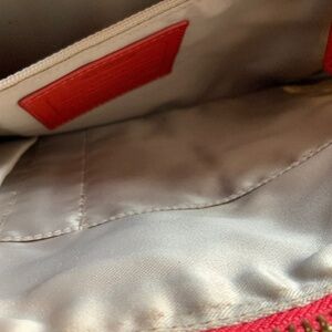 COACH. FABULOUS ! ZIP POCKET INSIDE Phone/Glasses in Outside pocket